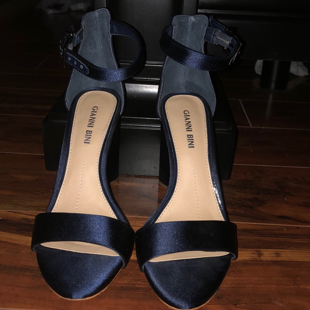 Gianni Bini silk heels
